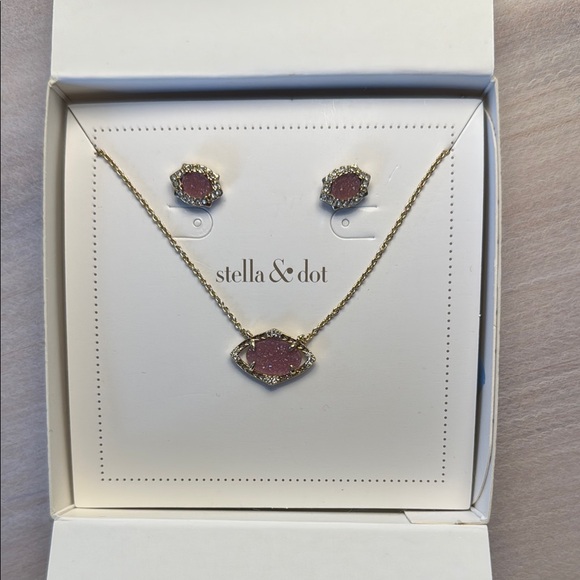 Stella & Dot Gold and Pink Necklace and earrings set with Elegant Design - Picture 2 of 4